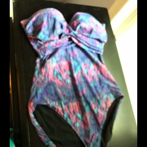 Strapless one piece bathing suit